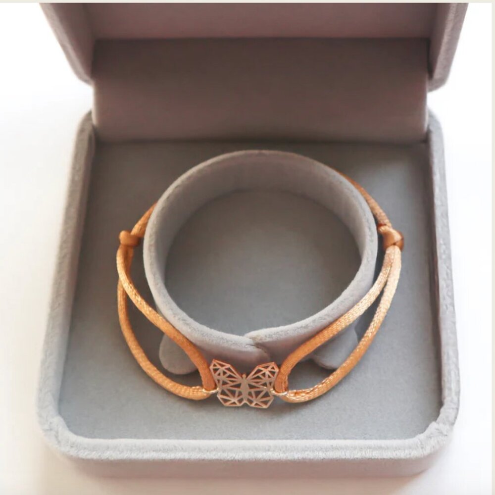 18k Gold Butterfly Bracelet - Picture 3 of 6